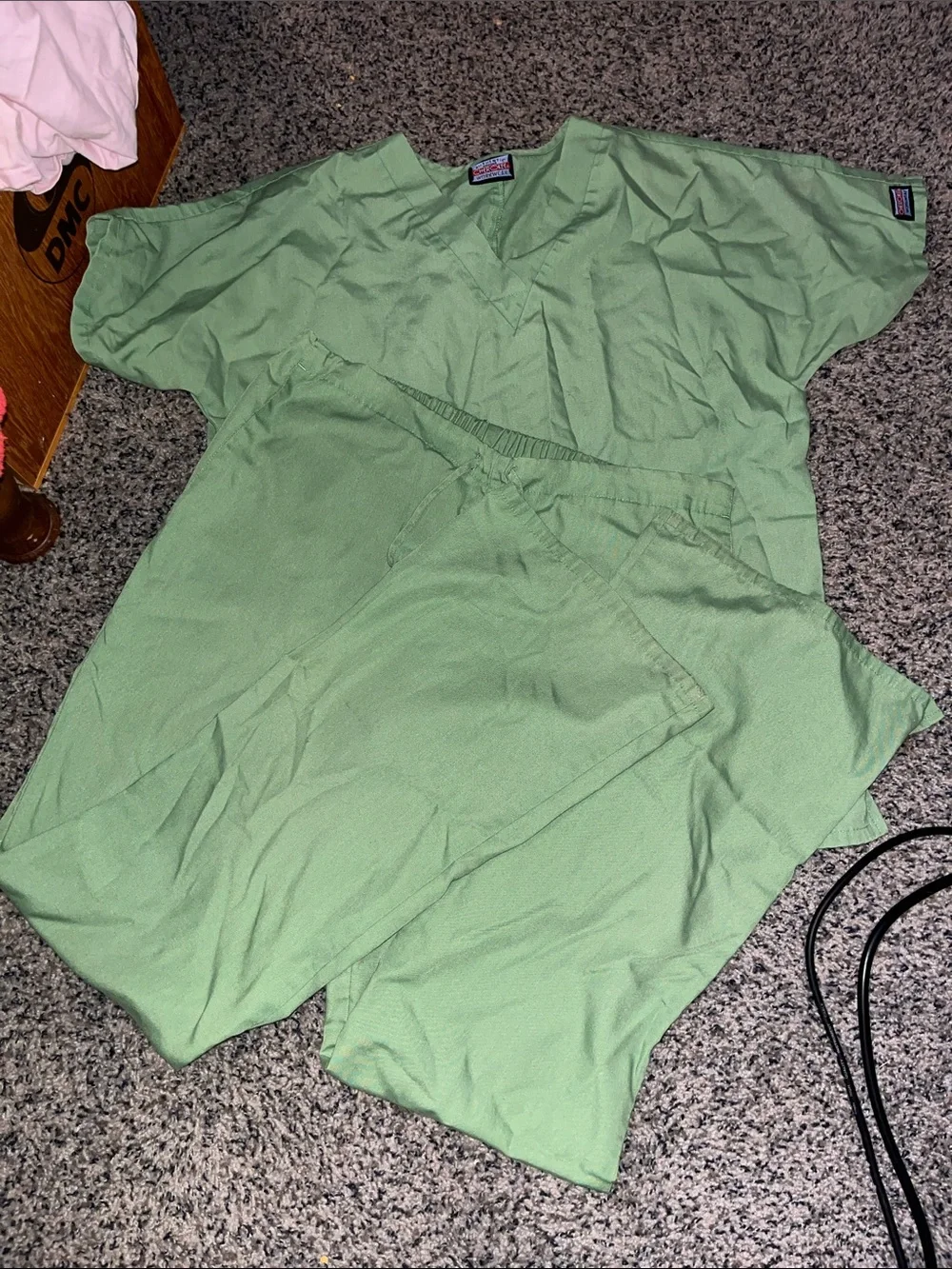 Light Green Scrub Set - V-Neck Top & Elastic Waist Pants